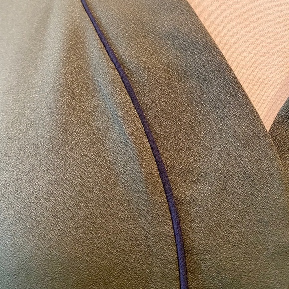 ANN TAYLOR Olive V Neck Short Sleeve Tunic - Picture 3 of 5